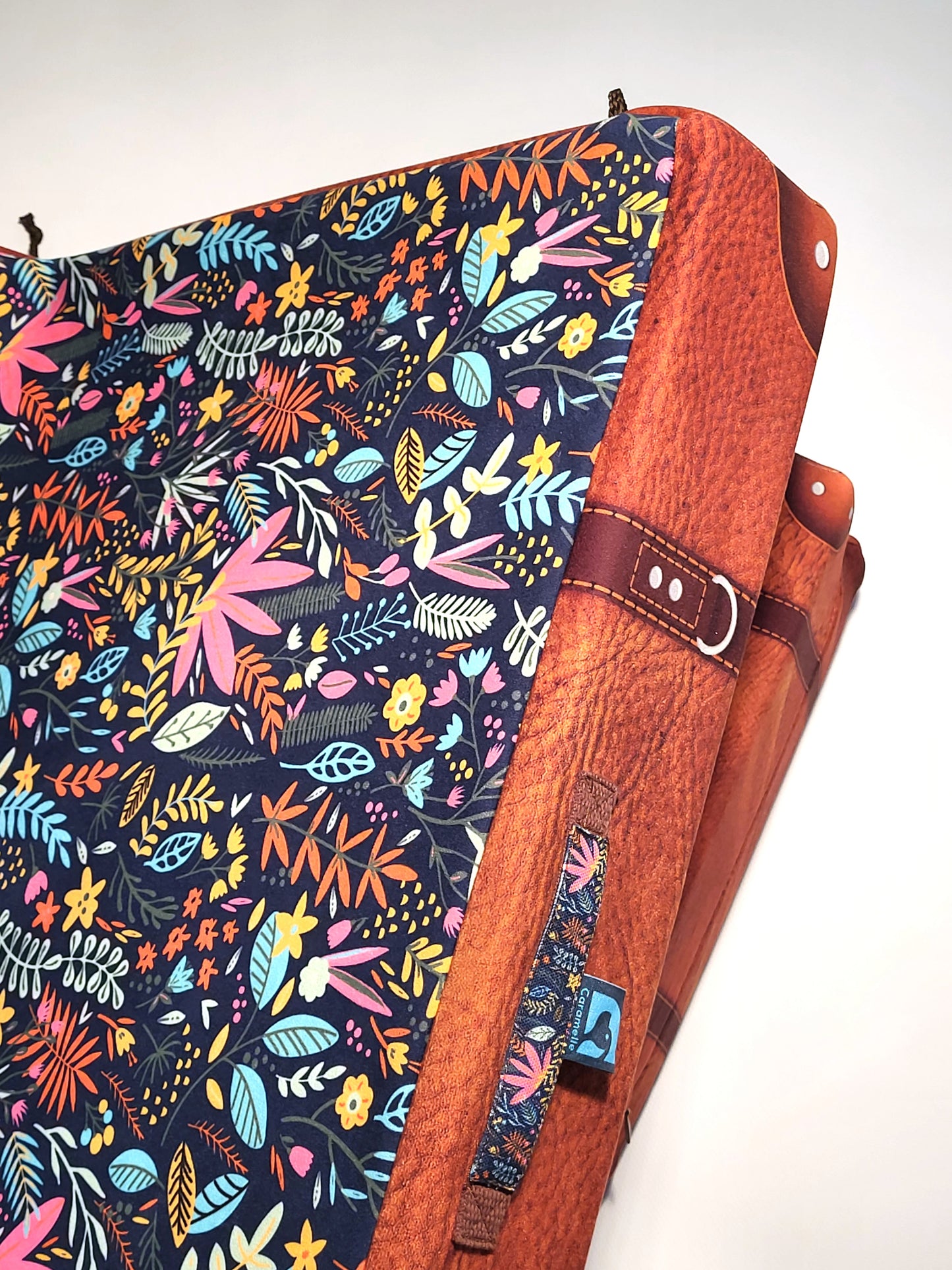 Panier valise stylé pour petit et grand chiens bleu, violet et rose de french caramelle collection flowerette marine