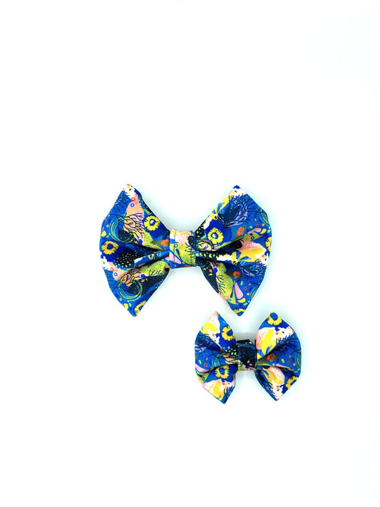 Noeud papillon stylé pour petit et grand chien bleu, vert et jaune de french caramelle collection coeur bleu